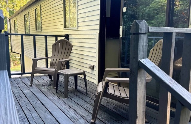 Newly Renovated Studio! Private bathroom and Keyed door! In Stonecrest City!