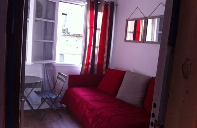 Newly renovated studio Odeon in the Latin Quarter.