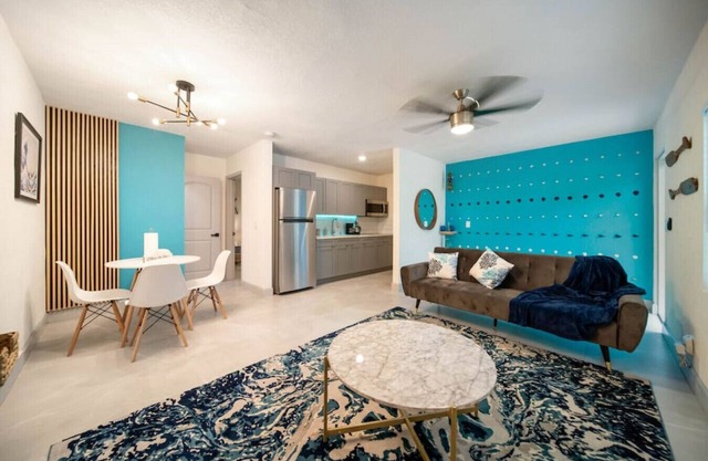 Newly Renovated Coastal 1-Bedroom Near the Beach in Las Olas