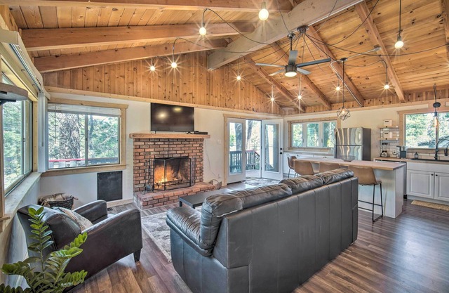 Newly Renovated Lake Arrowhead Cabin w/Deck!