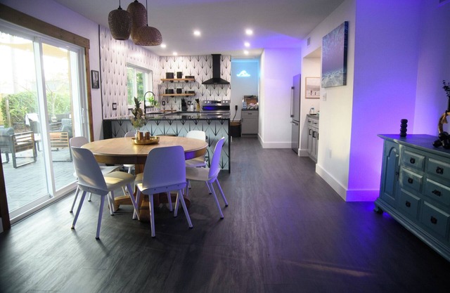 Newly renovated tropical oasis with hot tub in beautiful Indian Harbour Beach