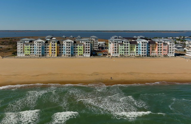 *Newly Renovated and Updated*Resort Style Condo on the Beach!