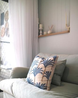 Newly Renovated, walk to beach, jump in pool