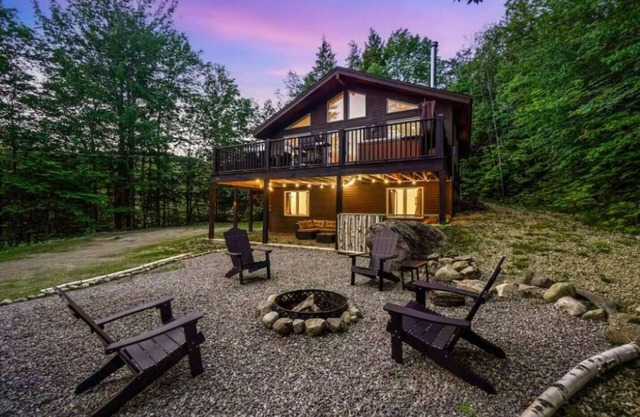 Newly Updated Chalet- 5 min to Sunday River-Hottub