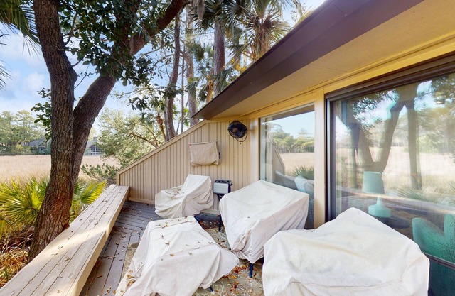 Newly updated condo with golf views, firepit, pool, & bikes - smart TVs, W/D, AC