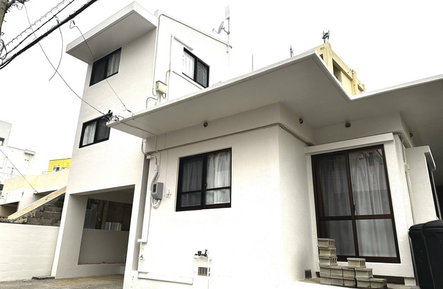 NewOpen 】 Located in the popular tourist area of Chatan! 1 minute walk to the beach! Max. 14 persons