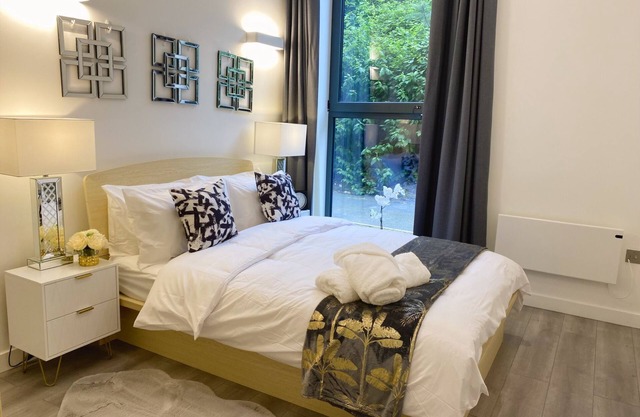 Newpointe Stunning 1-bedroom Serviced Apartment