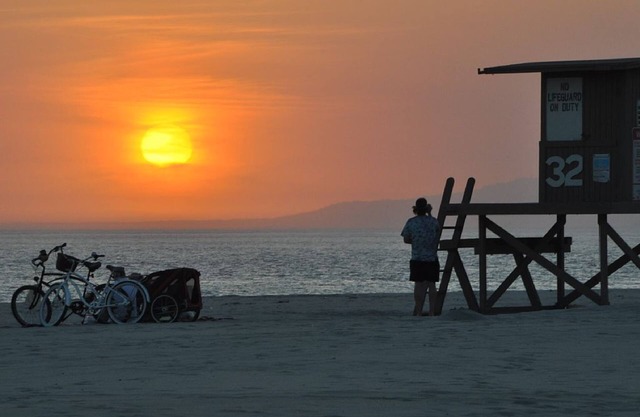 Newport Beach Location Ocean views Jacuzzi Sauna Spanish Cottage Boardwalk!