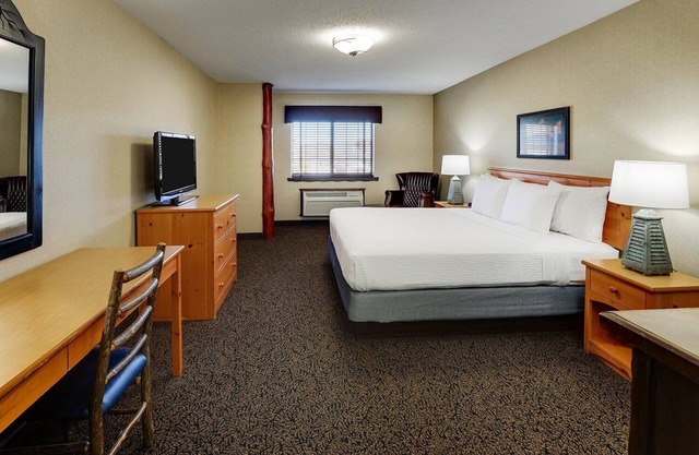 Next Mississippi River, Deluxe King Suite, Stoney Creek Quad Cities