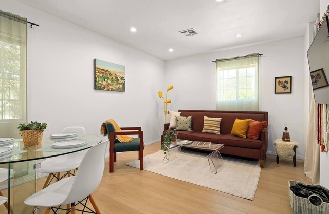 Next to Silverlake Hotspots - Gated, spacious, 3BD/2B Bungalow - private parking