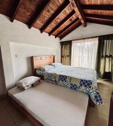 Next to the airport - cute home