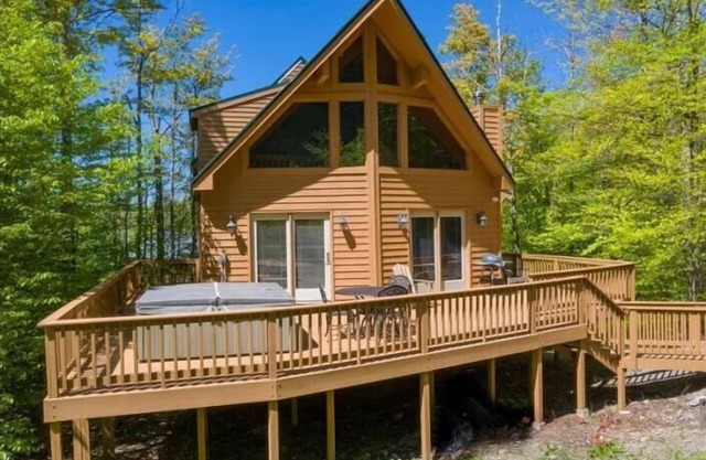 NF31-North Face Retreat! Fire Pit! Hot tub! A/C