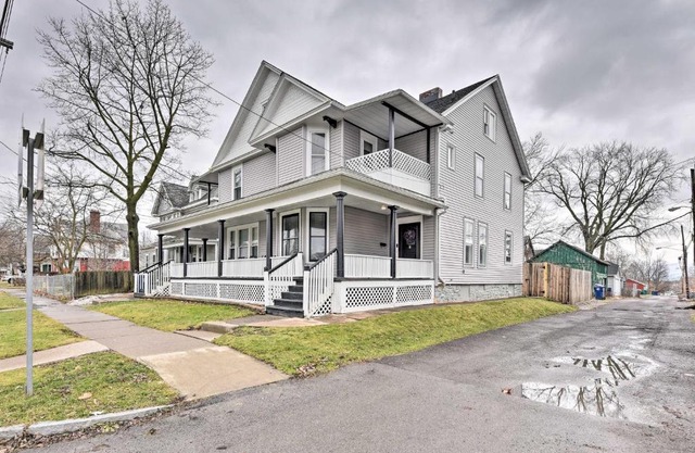 Niagara Falls Townhome Near Wineries!