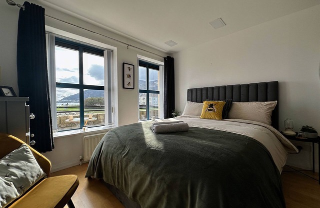 NIapartments: Coastal retreat with Mountain Views