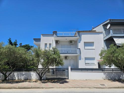 Nias Apartments 102