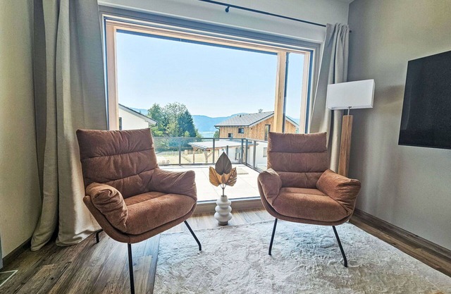 Nice apartment in villa for 6 guests with WIFI, TV, terrace, pets allowed and parking