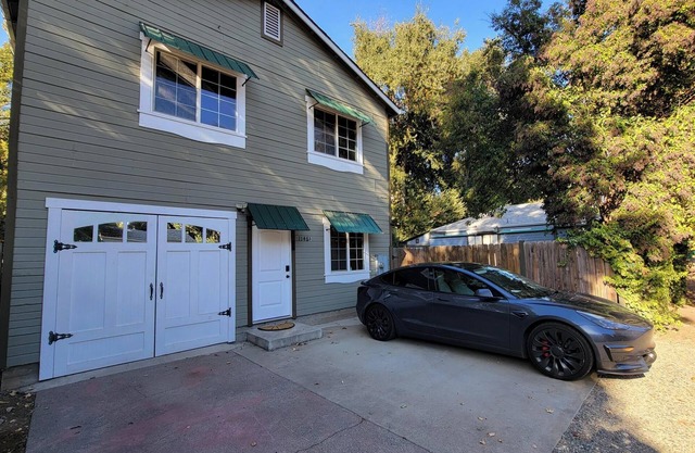 Nice 1200 square foot house with private yard in enchanting downtown Chico