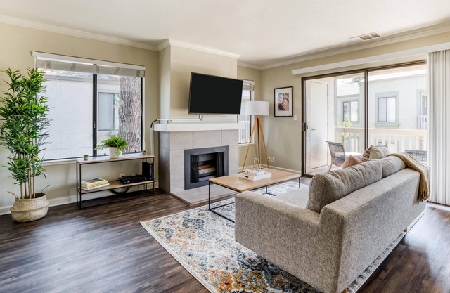 Nice 1BR in Walnut Creek, Parking + Pet-Friendly