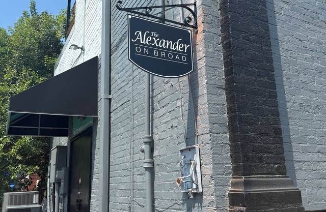 Nice 2-bedroom apartment with AC in charming Downtown Statesville, NC.