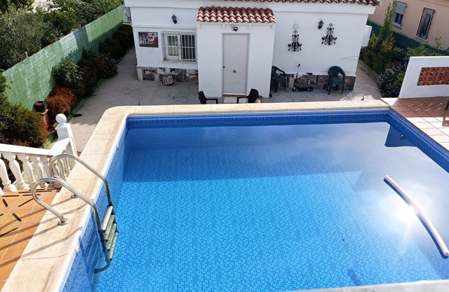 nice 2 bedrooms countryhouse. private swimmingpool music town forest park river