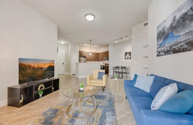 Nice 2BR I Pool I Gym I Free Parking I Workspace