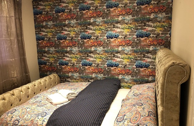 Nice 3-Bed House in Farnham Royal Slough