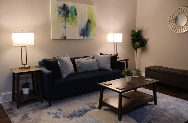 Nice 3-bedroom house with AC in vibrant Chicago