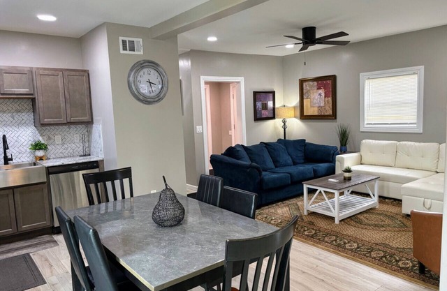 Nice and cozy house with king bed fenced yard