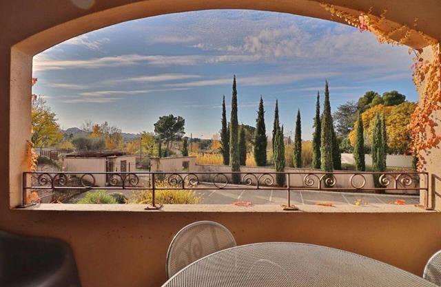 Nice Apartment with Terrace in Saint-Remy-de-Provence