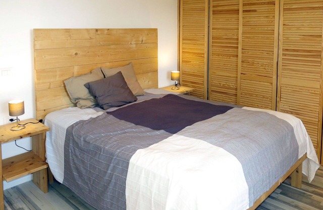 Nice apartment in villa with pool, hot tub, A/C, WIFI, TV, patio, pets allowed, panoramic view
