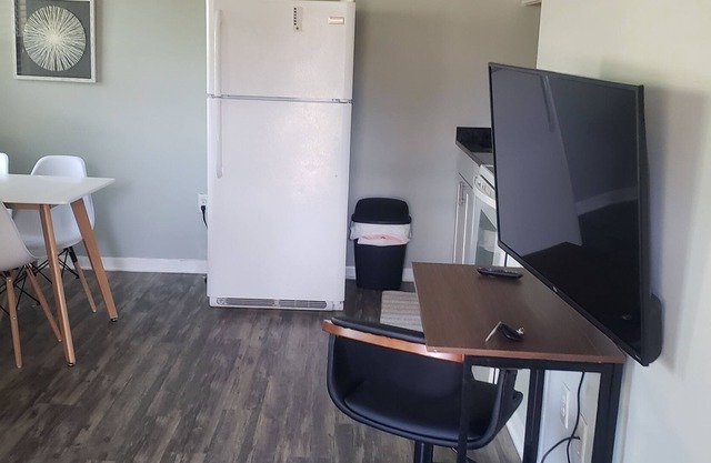 Nice apartmen 15 minutes to the Emerald Coast beaches.