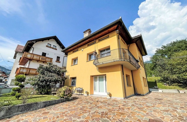 Nice apartment for 4 people with WIFI, TV, balcony and parking