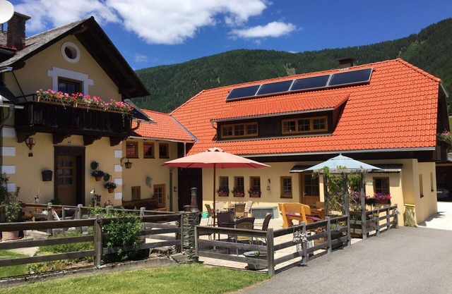 Nice apartment for 5 guests with hot tub, WIFI, TV, patio, pets allowed and panoramic view