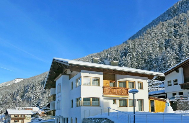 Nice apartment for 5 guests with WIFI, TV and balcony