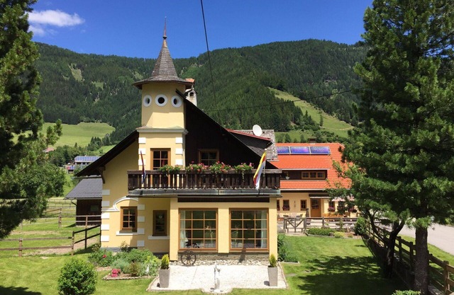 Nice apartment for 5 people with WIFI, hot tub, TV, patio and pets allowed