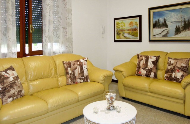 Nice apartment for 6 guests with WIFI, TV, patio and pets allowed