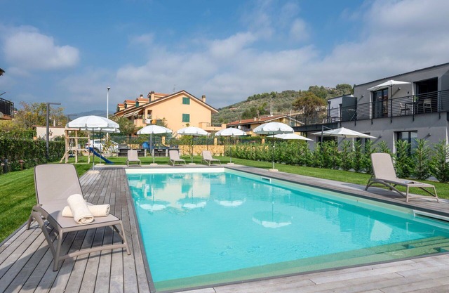 Nice apartment for 6 guests with A/C, WIFI, pool, TV, terrace, pets allowed and parking