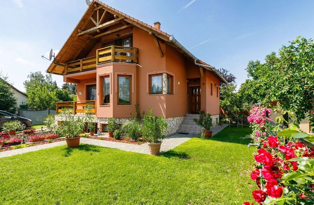 Nice apartment for 6 guests with WIFI, A/C, TV, patio and parking