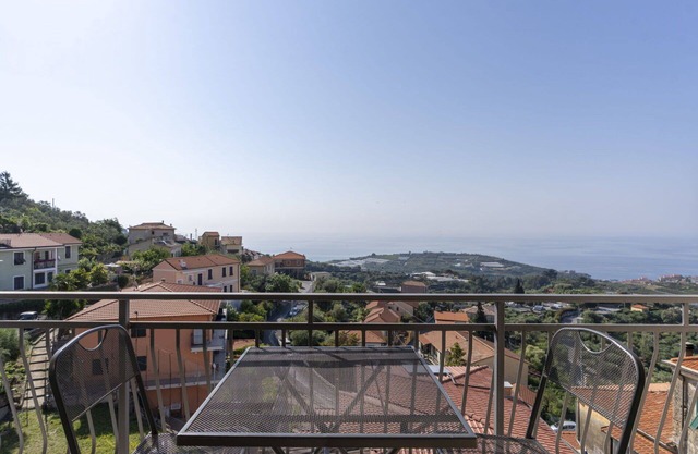 Nice apartment for 6 guests with A/C, WIFI, balcony, pets allowed and parking