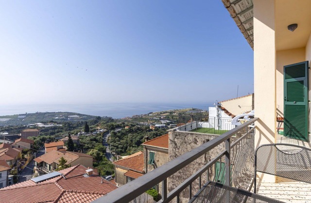 Nice apartment for 6 people with A/C, WIFI, balcony, pets allowed and parking