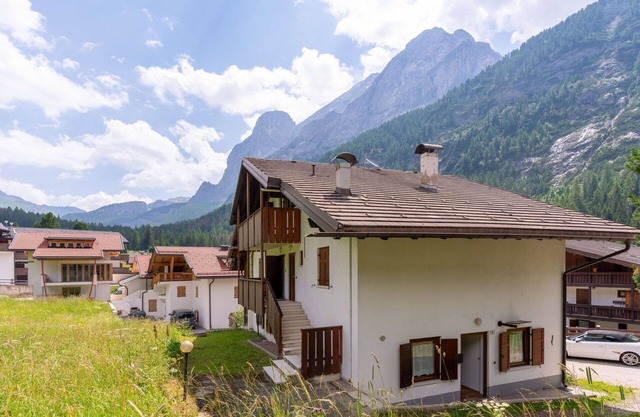 Nice apartment for 6 people with WIFI, TV, patio, pets allowed and parking