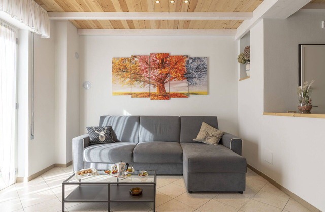 Nice apartment for 6 people with WIFI, TV, terrace, pets allowed and parking