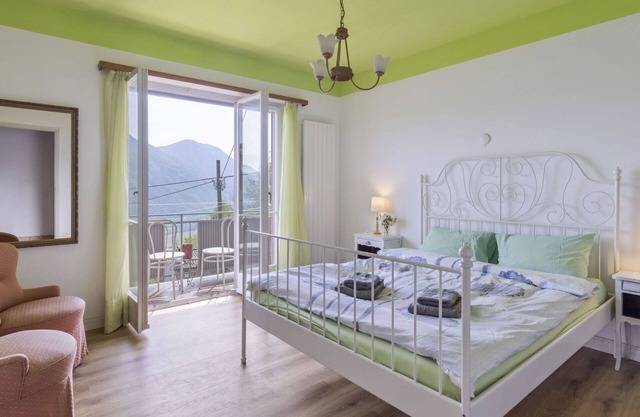 Nice apartment for 8 guests with WIFI, patio, pets allowed and panoramic view