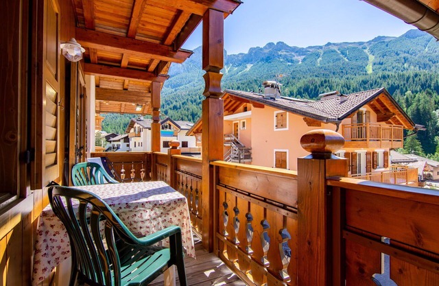 Nice apartment for 8 guests with WIFI, TV, balcony and parking
