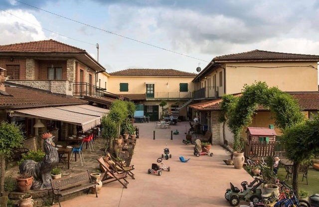 Nice apartment for 6 people with WIFI, pool, TV, terrace and pets allowed