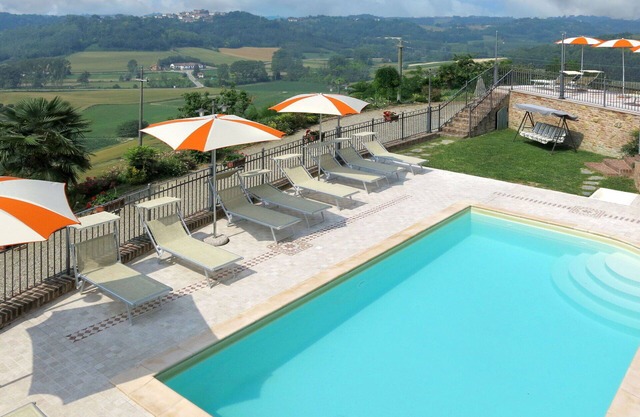 Nice apartment for 4 guests with A/C, pool, WIFI, TV, patio, pets allowed and parking
