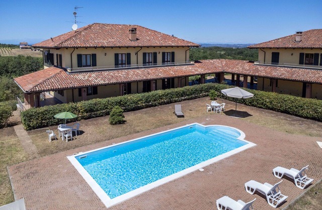 Nice apartment for 12 people with WIFI, pool, TV, balcony and pets allowed