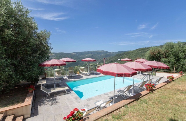 Nice apartment for 8 guests with pool, WIFI, TV, pets allowed, panoramic view and parking
