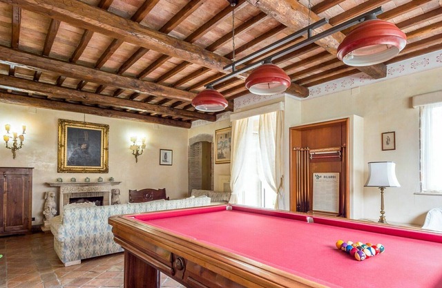 Nice apartment in villa for 9 guests with A/C, private pool, WIFI, TV, patio and parking