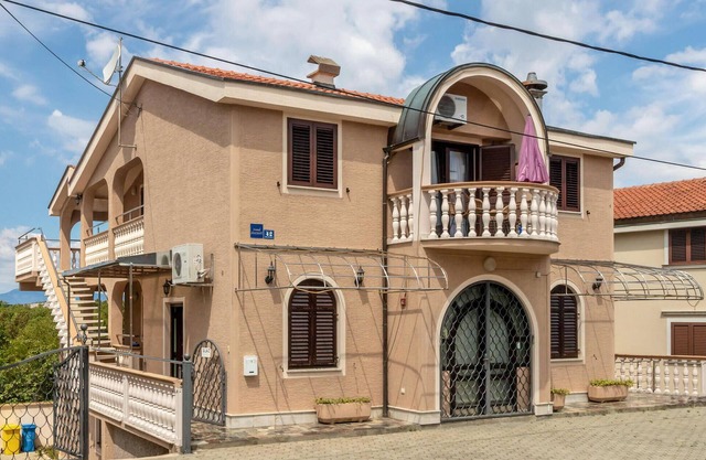 Nice apartment in Jadranovo with WiFi